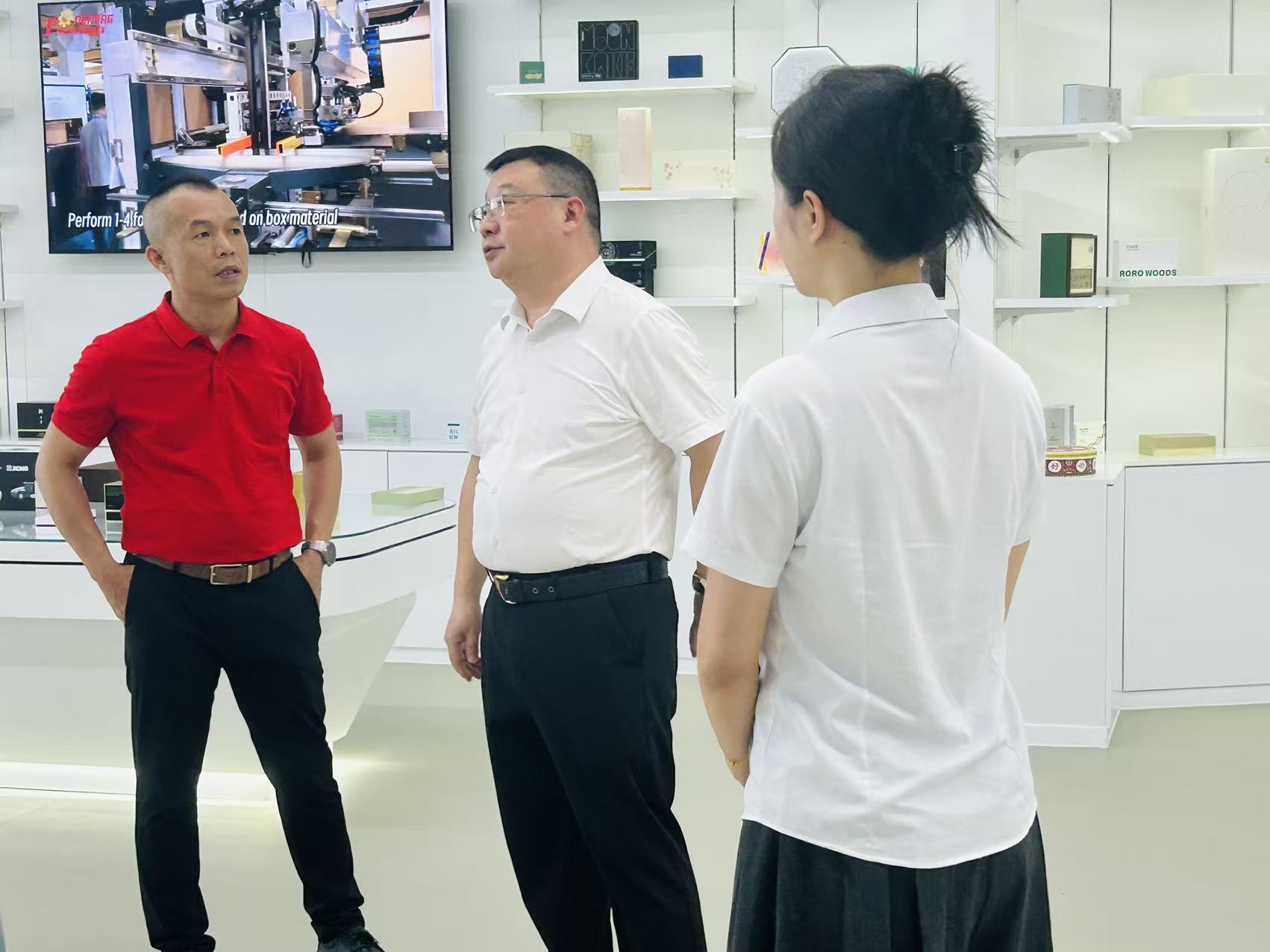 广东包协走访鸿铭 - 产品样品展示