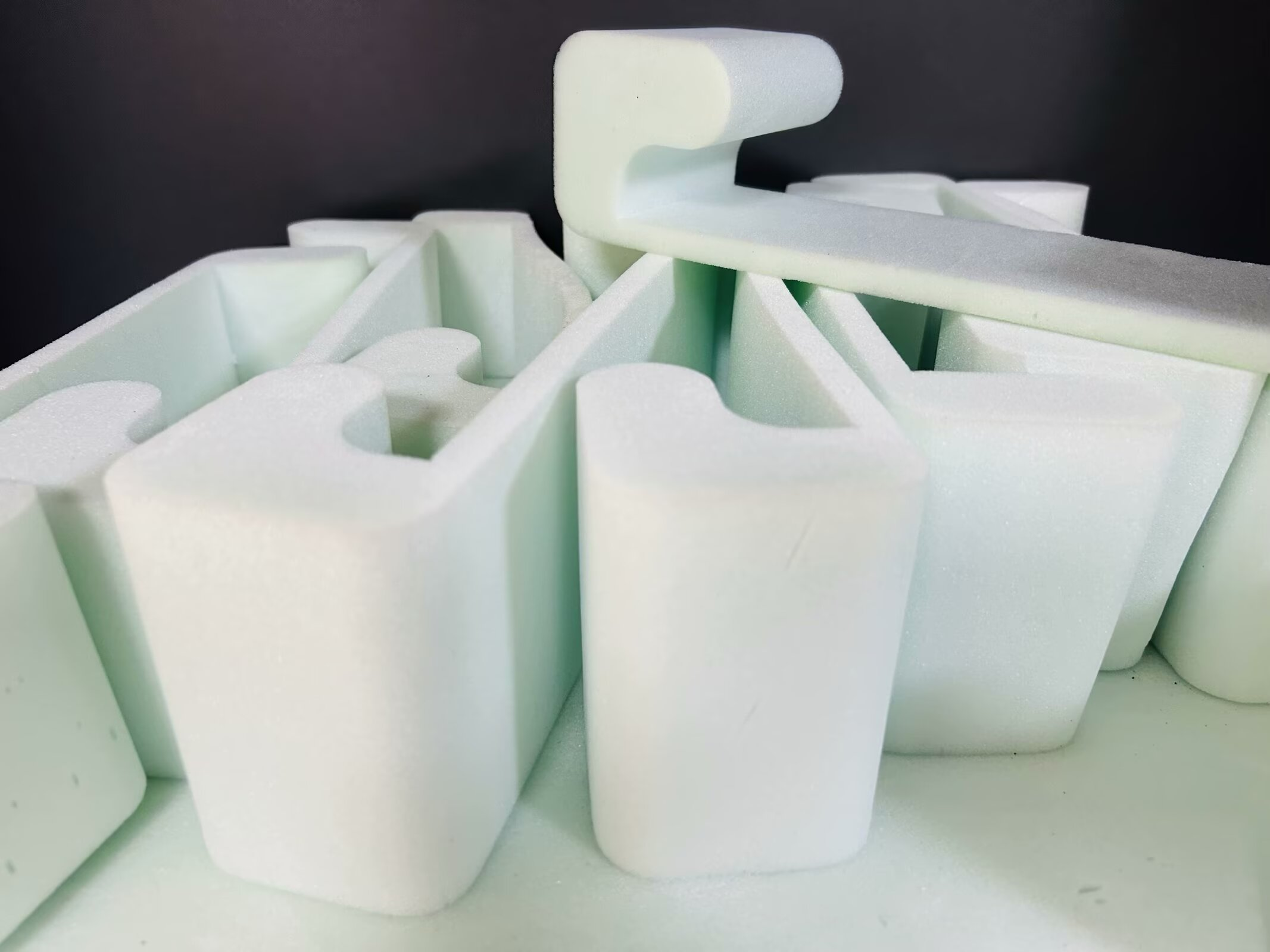 ZCCUTTER 振动刀切割机 — 客户现场切割效果展示 - 数字切割机