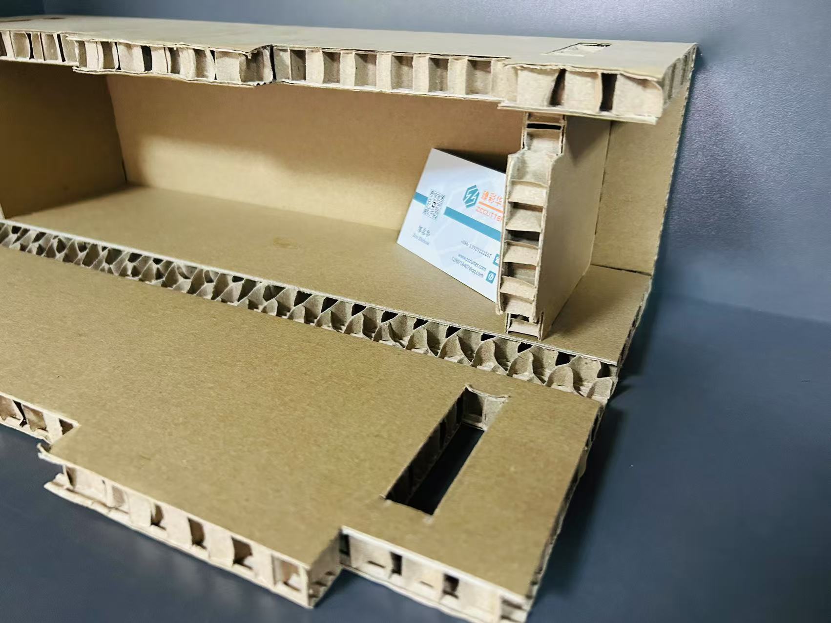 ZCCUTTER 蜂窝板礼盒半切压线成品展示 - 数字切割机