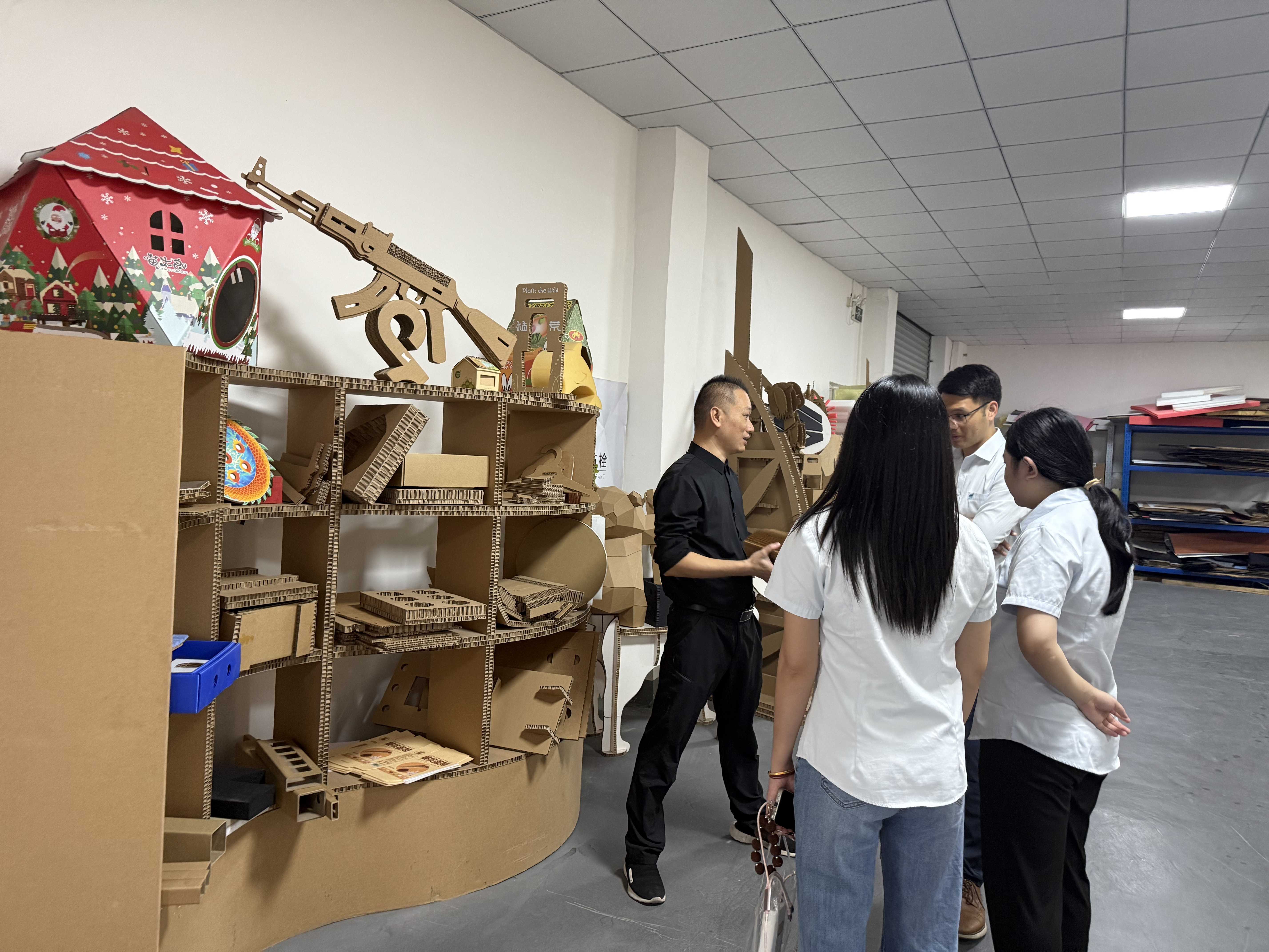 展厅直击：1500件样品见证ZCCUTTER振动刀切割机实力 - 数字切割机
