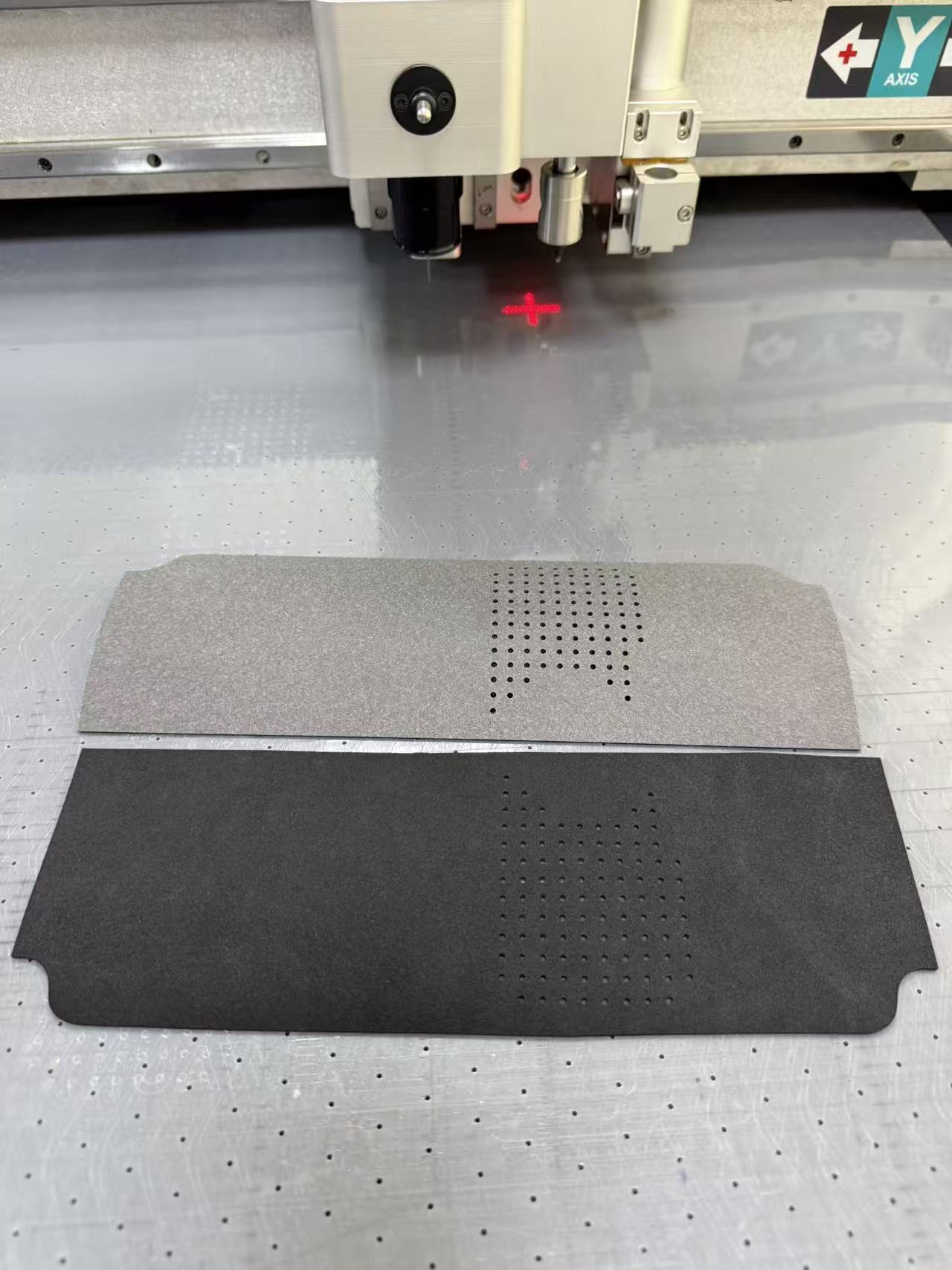PU皮革自动冲孔切割方案