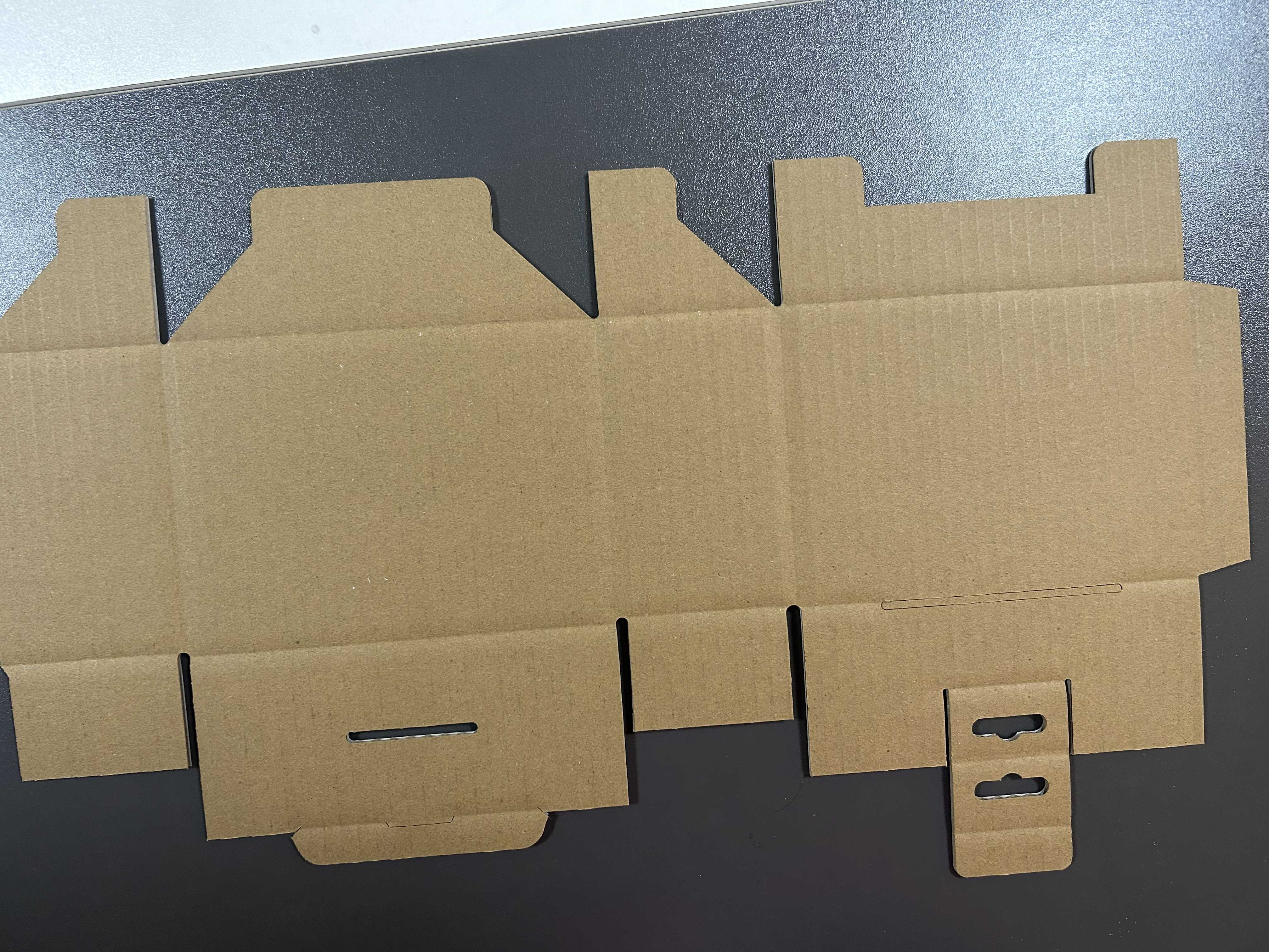 3mm瓦楞纸板飞机盒切割压线方案 - 数字切割机
