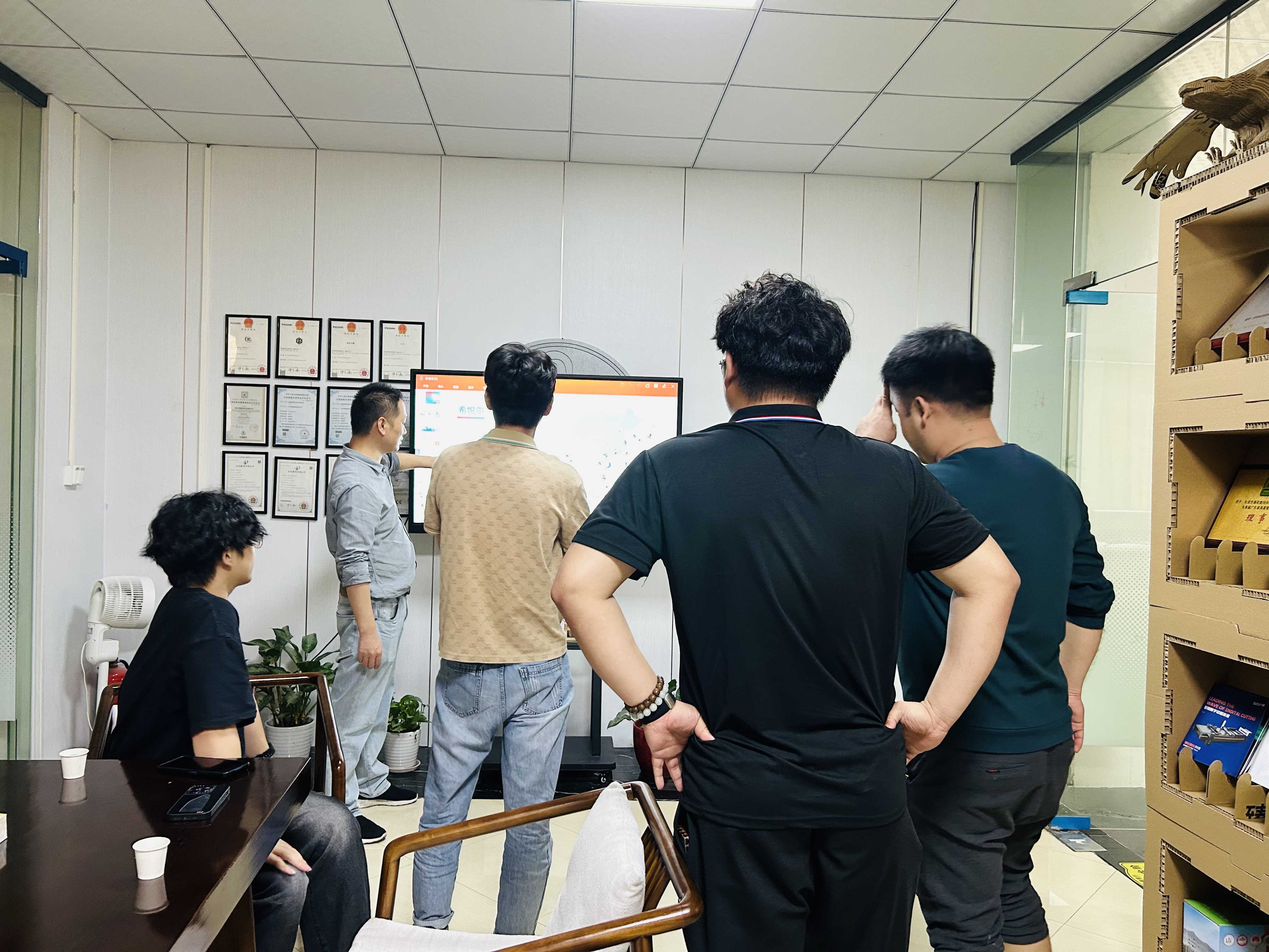 ZCCUTTER振动刀切割机 - 交流研讨现场