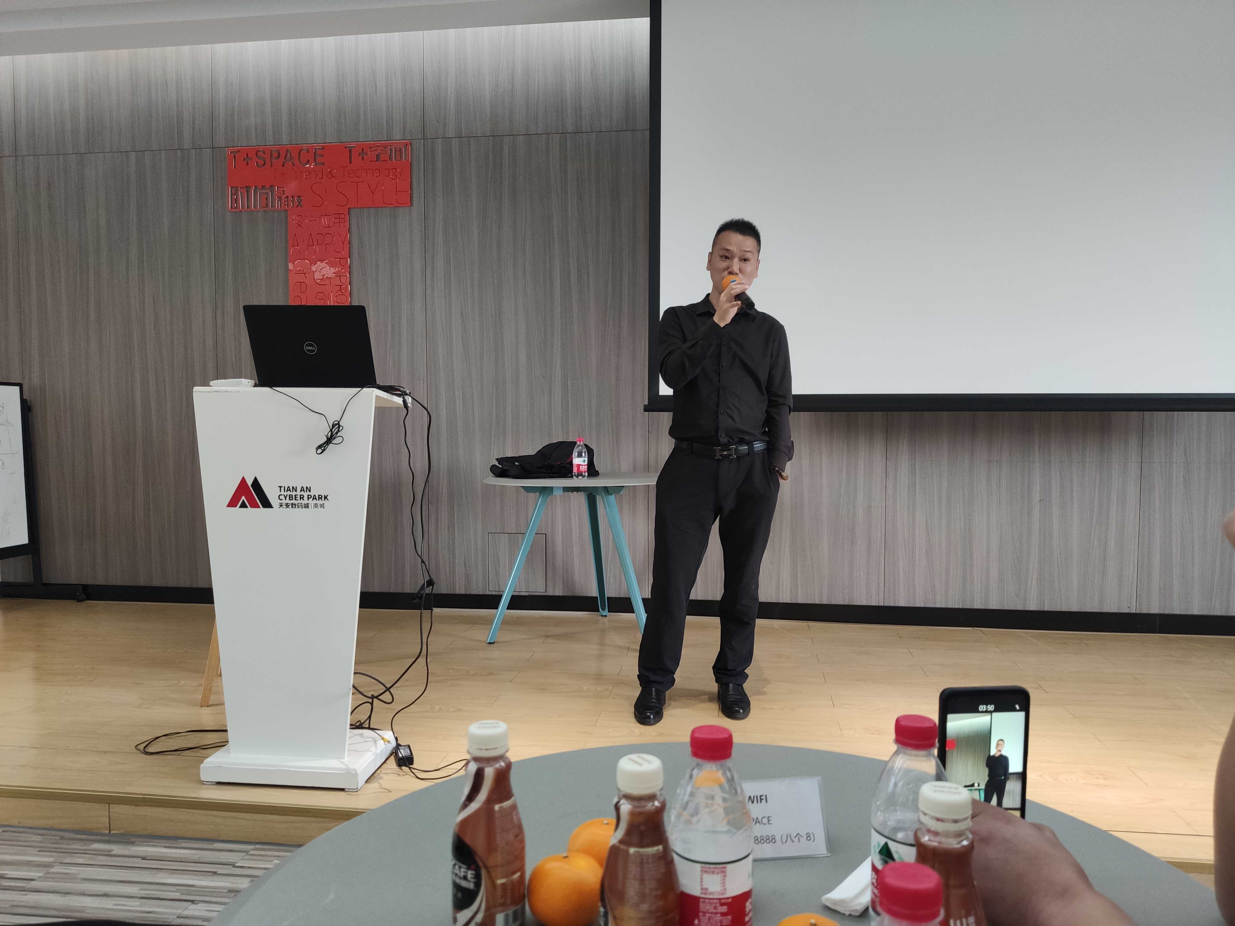 ZCCUTTER纸箱纸盒打样机：无刀模快速打样撬动万亿定制市场 - 数字切割机