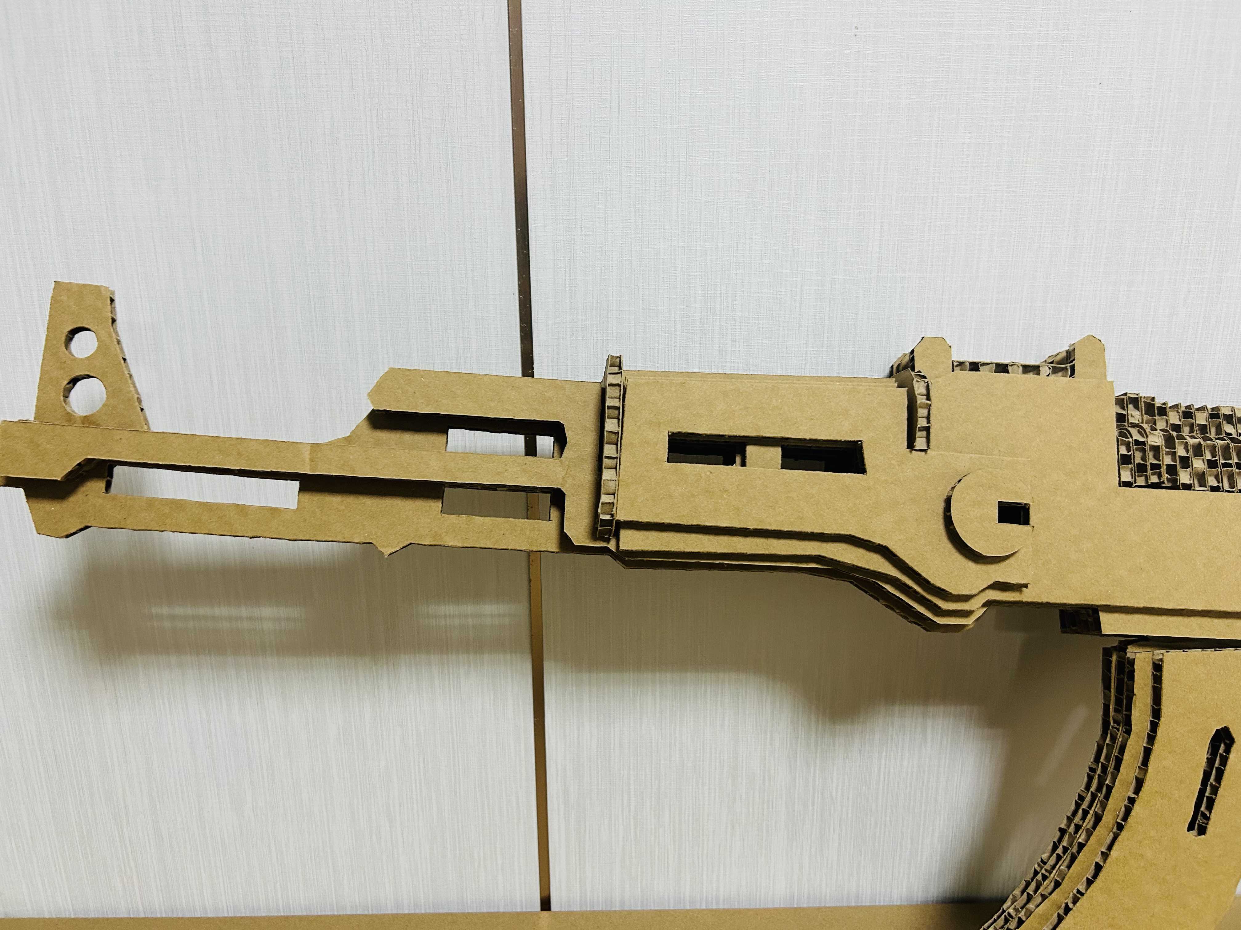 5mm瓦楞纸板AK47模型复杂异形切割 - 数字切割机