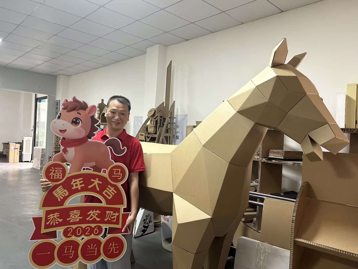 商业美陈道具快速制作方案-纸板马与KT板道具