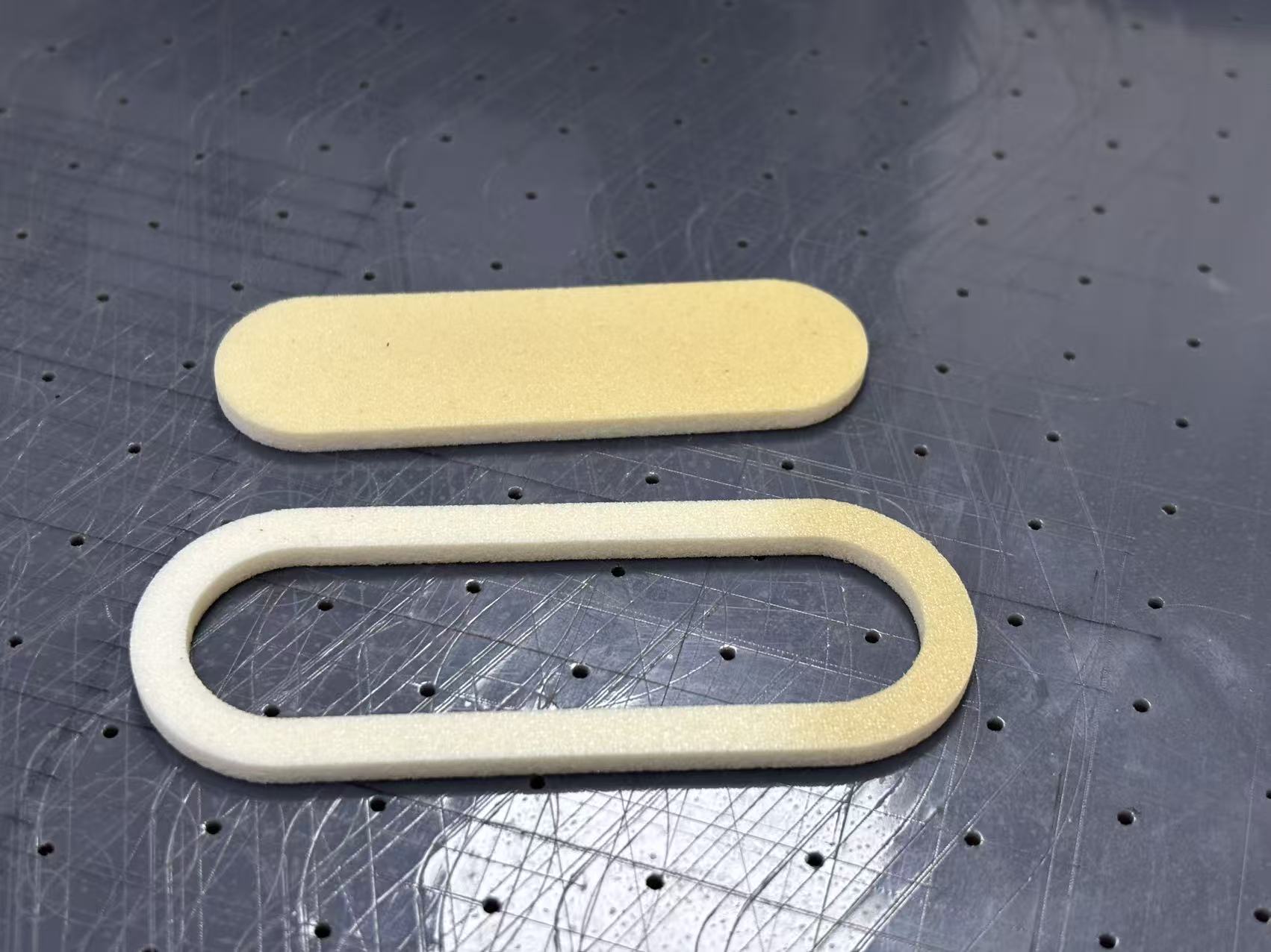 臻彩科技技术突破 ZCCUTTER 模切打样机 - 设备运行特写