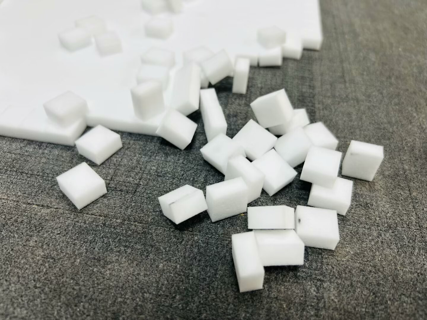 告别打样慢小批量难 - 客户案例现场，振动刀切割机高效加工 - 数字切割机