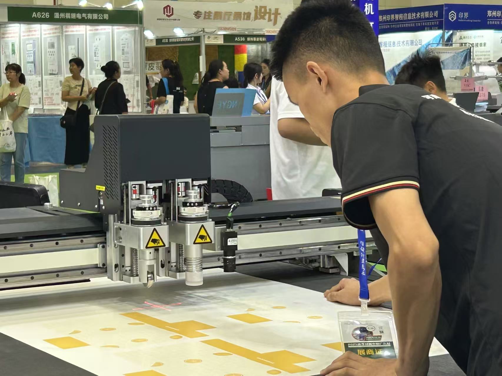 小批量包装定制郑州展风彩 - 成品展示效果，振动刀切割机高效加工