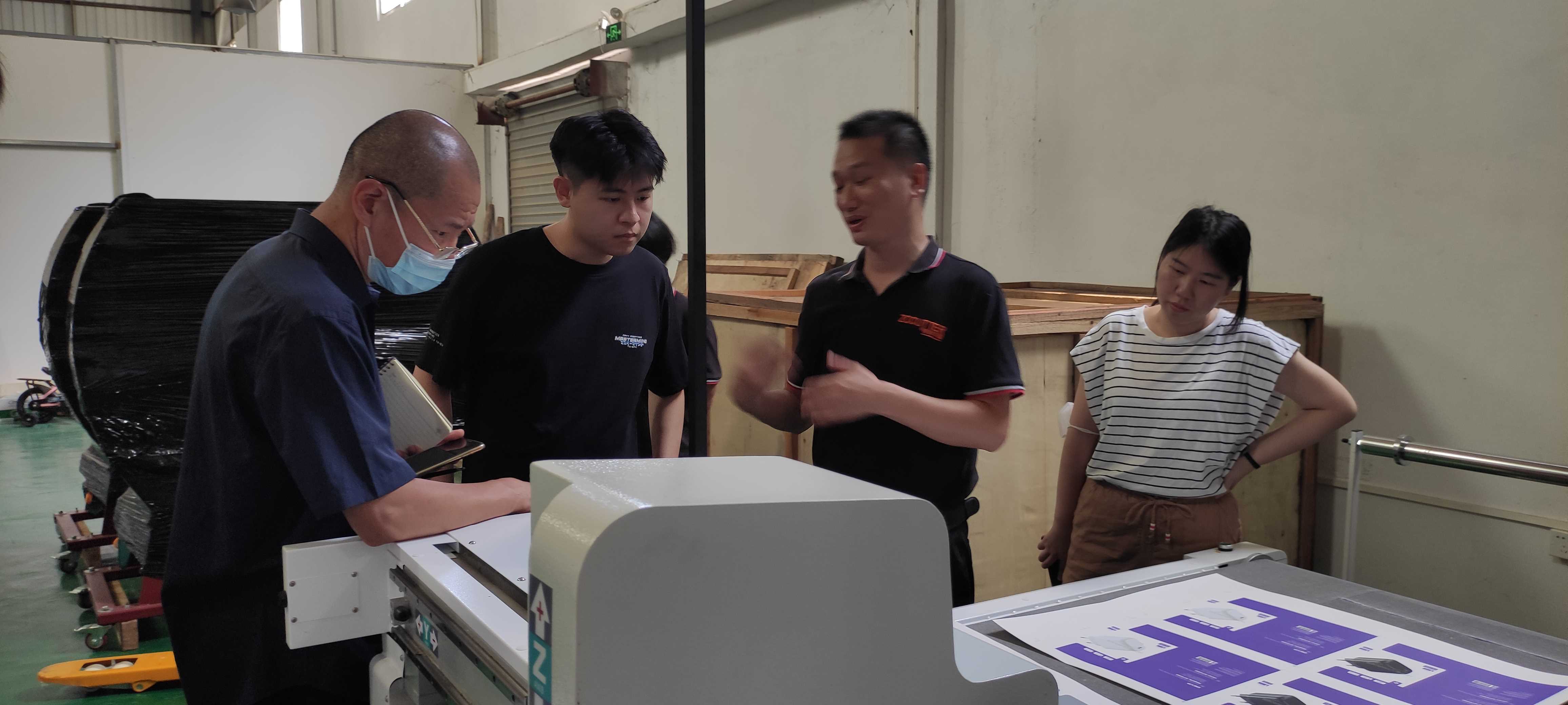 数码印刷后道数字切割技术加工现场