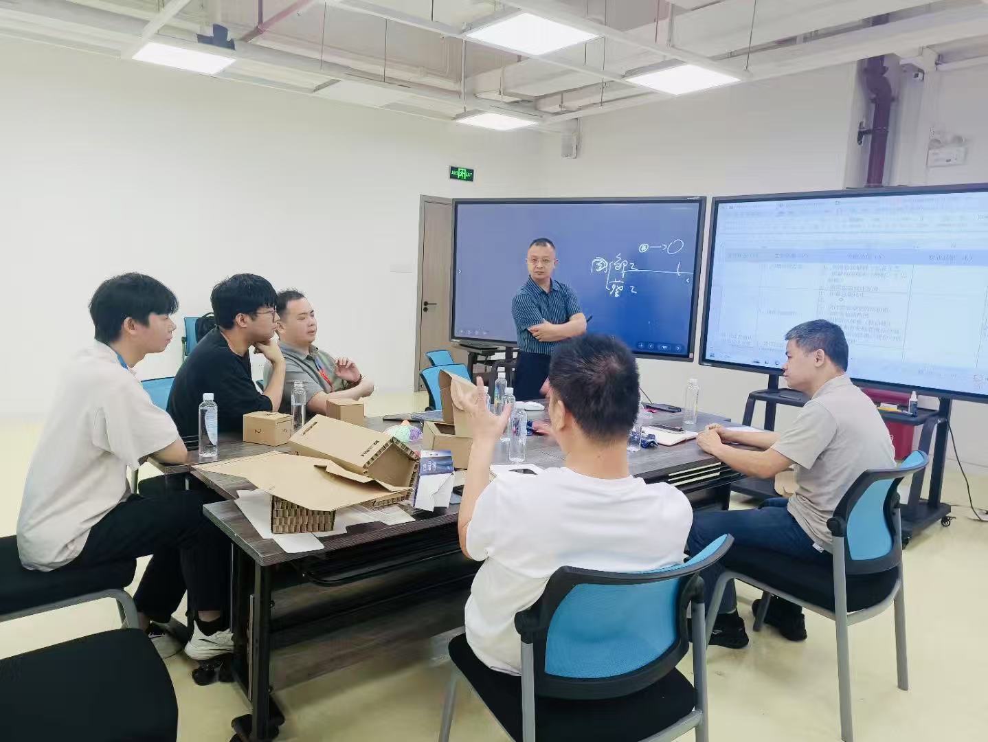 从一把“振动刀”到近百所院校的“智造钥匙”：臻彩科技如何用切割机撬动产教融合 - 数字切割机