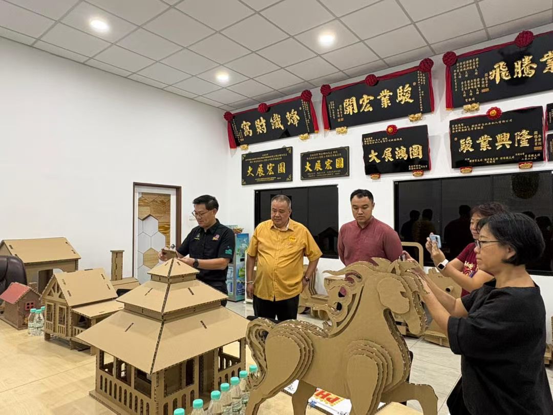 蜂窝纸板切割成品展示 - 数字切割机