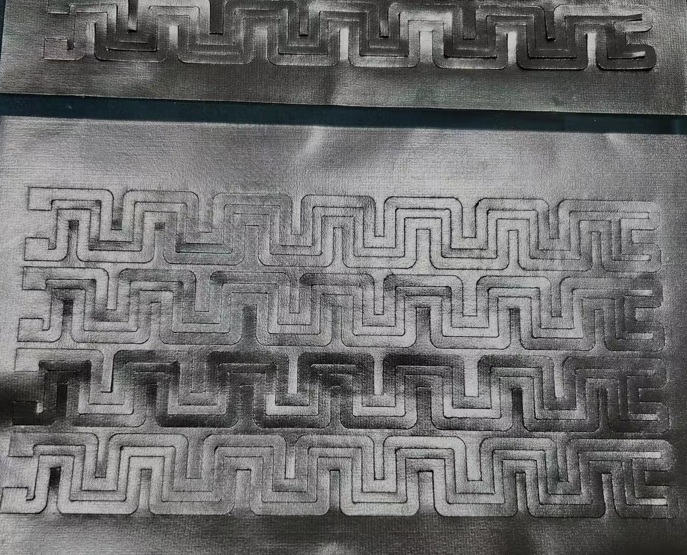 石墨烯材料前景看好，臻彩科技数字振动切割机乘风破浪赋能模切新技术。 - 数字切割机
